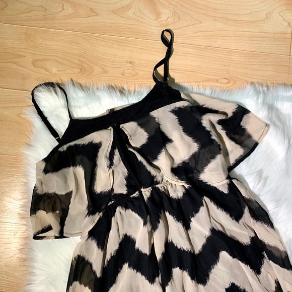 Black and Cream Chevron Maxi Dress - Picture 6 of 6